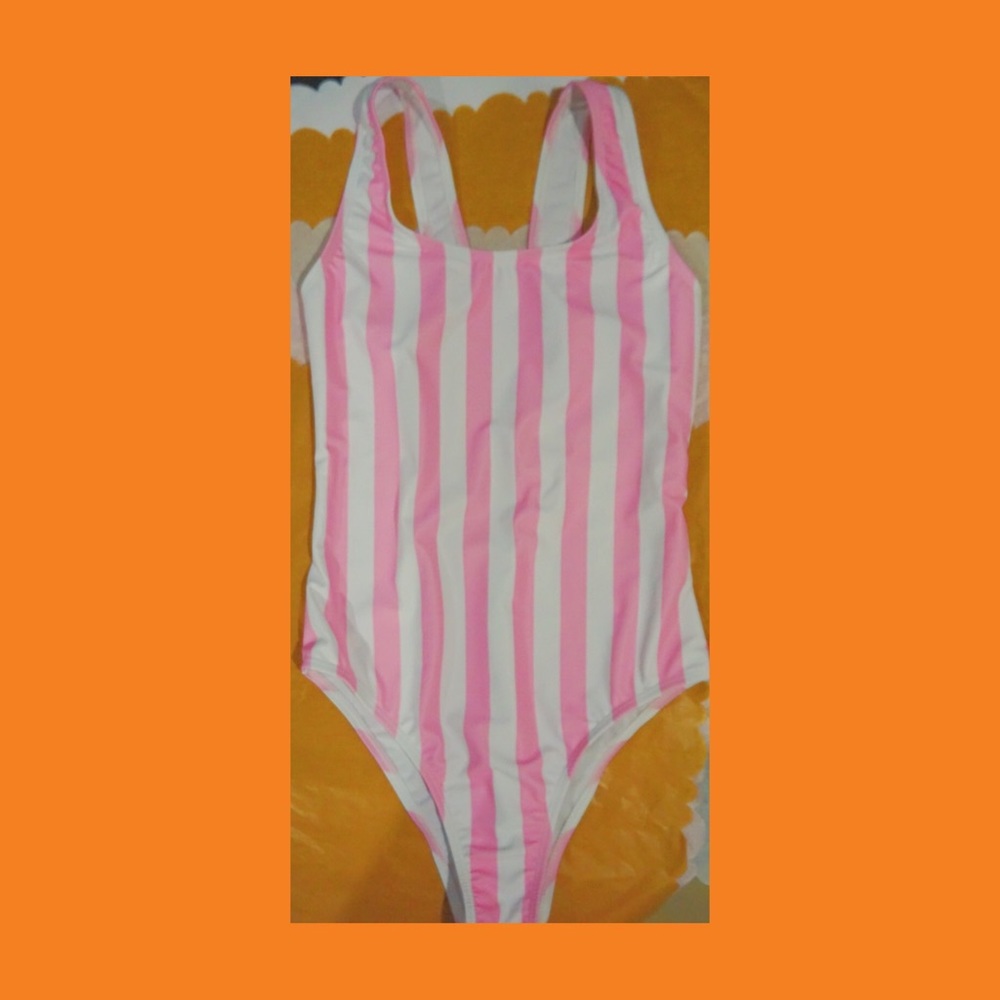 ✨Pink and white swimsuit ✨